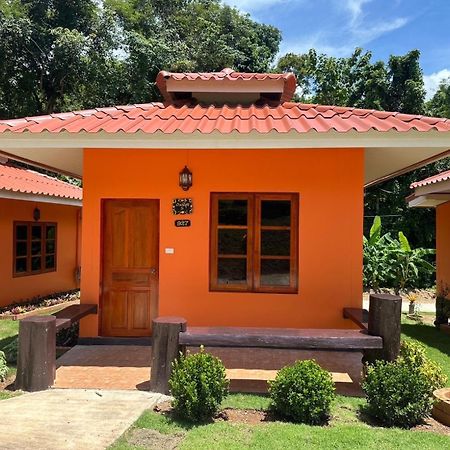 Baanphuthadol Hotel Mae Hong Son Exterior foto