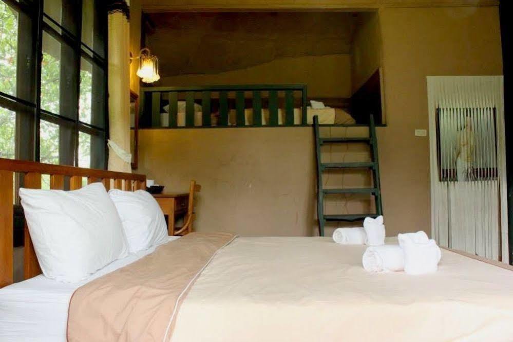 Baanphuthadol Hotel Mae Hong Son Exterior foto