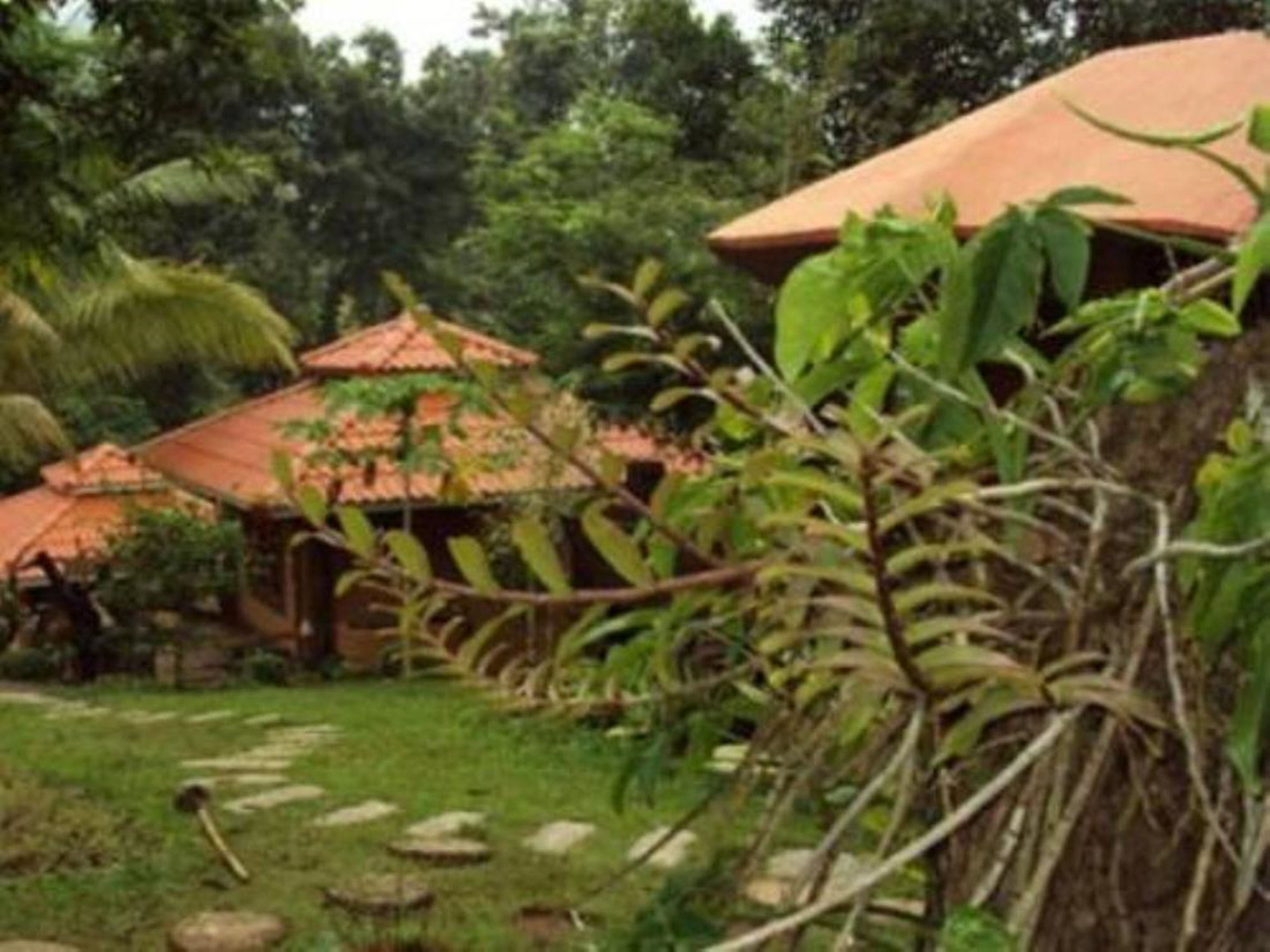 Baanphuthadol Hotel Mae Hong Son Exterior foto