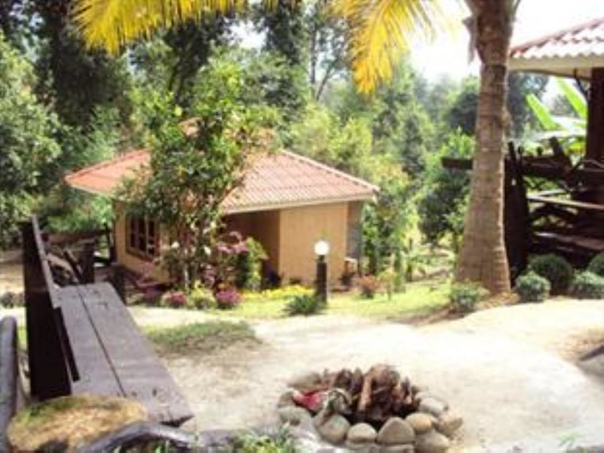 Baanphuthadol Hotel Mae Hong Son Exterior foto