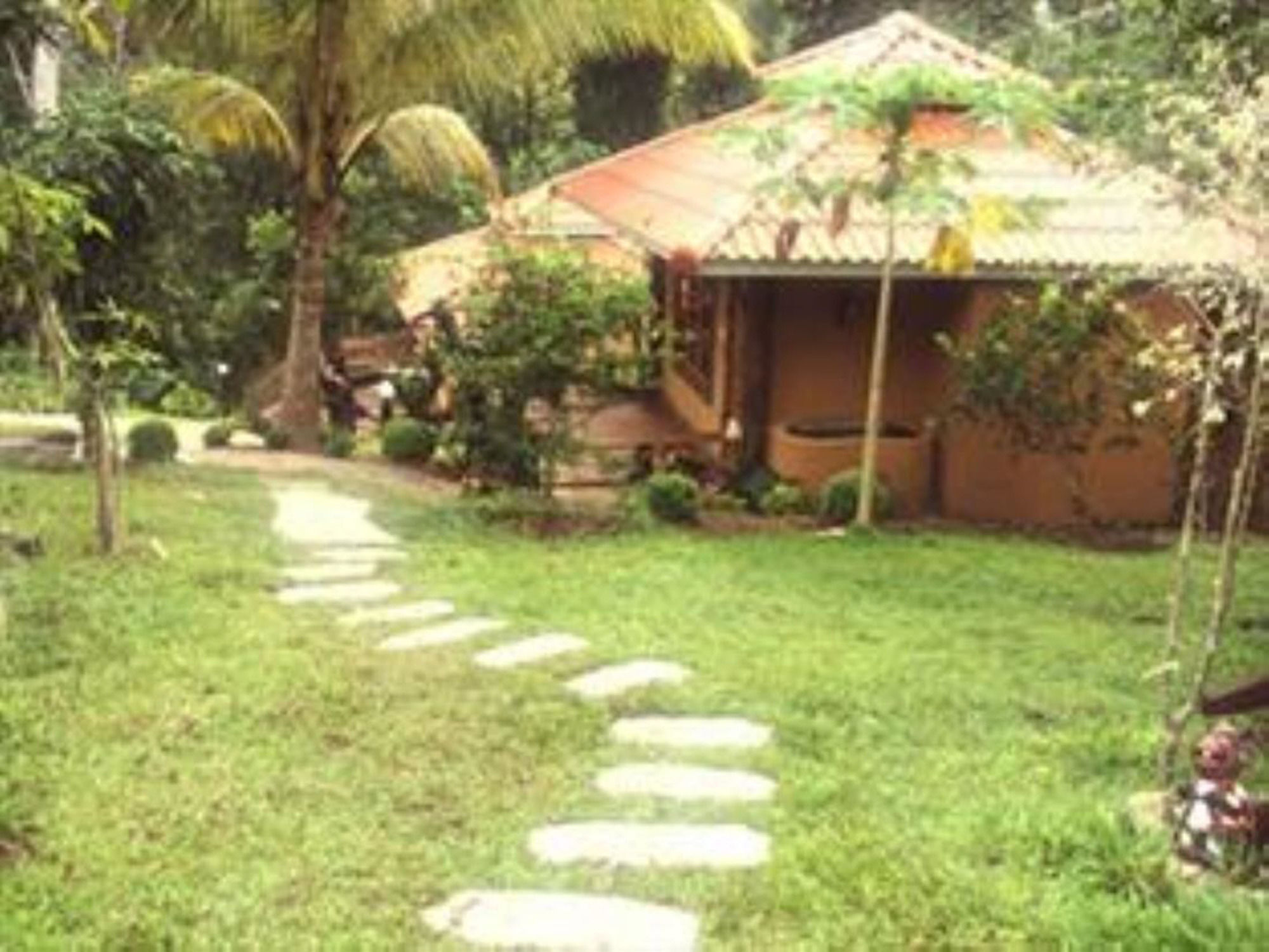 Baanphuthadol Hotel Mae Hong Son Exterior foto